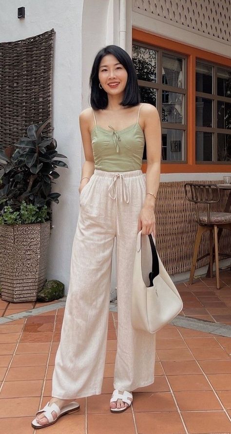 Beige Wide Leg Linen Pants Outfit, Goa Outfit Inspo Women, Wide Trousers Outfit Summer, Casual Beach Outfit Korean, Tops For Trouser Pants, Summer Linen Pants Outfit, Summer Outfits Long Pants, No Jeans Outfit Ideas, Linen Pants Outfit Women