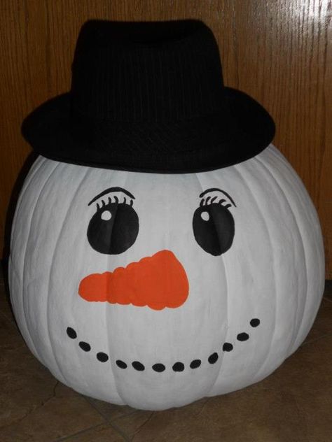 My left over pumpkin is now my sweet little snowman!...some paint and top hat is all you need to recycle your uncarved Halloween pumpkin! Snowman Pumpkin Painting, Christmas Themed Pumpkins, Christmas Painted Pumpkins, Xmas Pumpkins, Christmas Pumpkins Painted, Snowman Pumpkin, Pumpkin Creations, Paint Pumpkin, Book Character Pumpkins