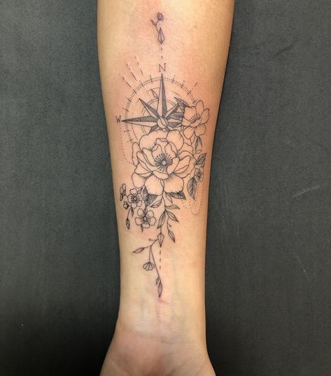 Compass Rose With Flowers Tattoo, Tree And Rose Tattoo, Floral Compass Tattoo Feminine, Women Compass Tattoo, Compass With Flowers Tattoo, Compass Tattoo Ideas For Women, Floral Compass Tattoo, Feminine Compass Tattoo Design, Compass Tattoo Feminine