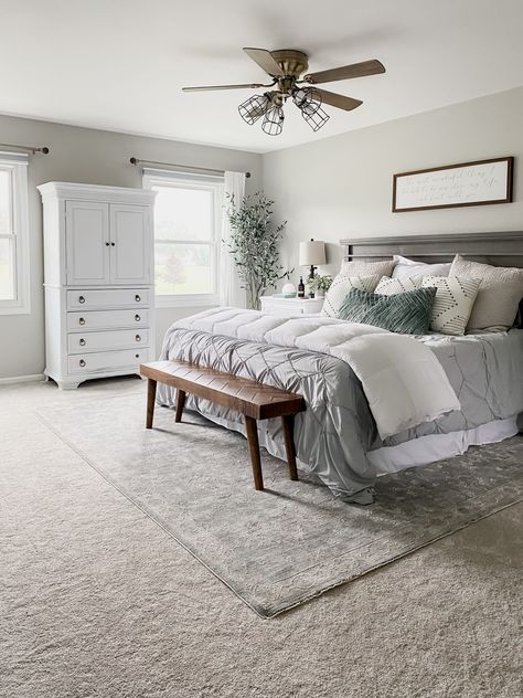 Beige Carpet Bedroom, Grey Carpet Bedroom, Diy Sideboard, Rug Over Carpet, Mudroom Closet, Batten Wall, Diy Mudroom, Modern Farmhouse Diy, Vibrant Living Room