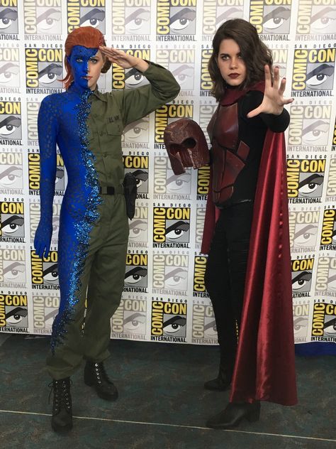 Mystique and genderbend Magneto cosplay | Comic-Con 2018 Marvel Cosplay Ideas, X Men Cosplay, Magneto Cosplay, Mystique Cosplay, Magneto Costume, Mystique Costume, Lady Loki Cosplay, Avengers Cosplay, Gender Bend Cosplay