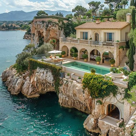 Italy Beach House Aesthetic, Italian Villa By The Sea, Italian Beach House Exterior, Houses In Portugal, Mansions In Italy, Holiday House Exterior, South Of France Home, Meditterean House, Italian Countryside House