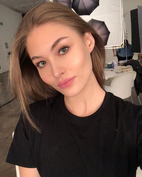 Grace Elizabeth Street Style, Grace Elizabeth Style, Honey Brown Hair, Grace Elizabeth, Clean Hair, Brown Blonde Hair, Light Brown Hair, Pretty Makeup, Beauty Inspiration