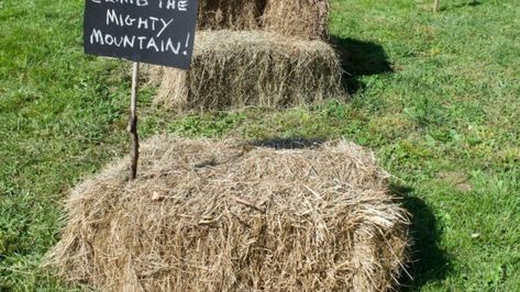 Obstacle Course Kids, Beaver Scouts, Halloween Party Activities, Kids Obstacle Course, Nature Explorer, Diy Nature, Rabbit Eating, Hay Bales, Pbs Kids