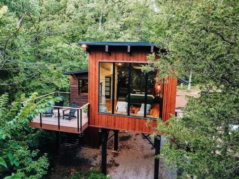 20+ Most Beautiful Treehouse Rentals in the U.S. (2021) – Trips To Discover Mini Chalet, Treehouse Airbnb, Luxury Treehouse, Luxury Tree Houses, Sky Gazing, Abc Song, Airbnb Rentals, Counting Stars, Air Bnb