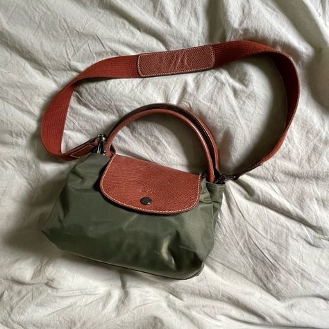 LE PLIAGE ORIGINAL TRAVEL BAG EXPANDABLE Navy Green Long Champ, Longchamp Handbags, Navy Green, Navy And Green, Ready To Go, Upside Down, Travel Bag, I Want, Stain