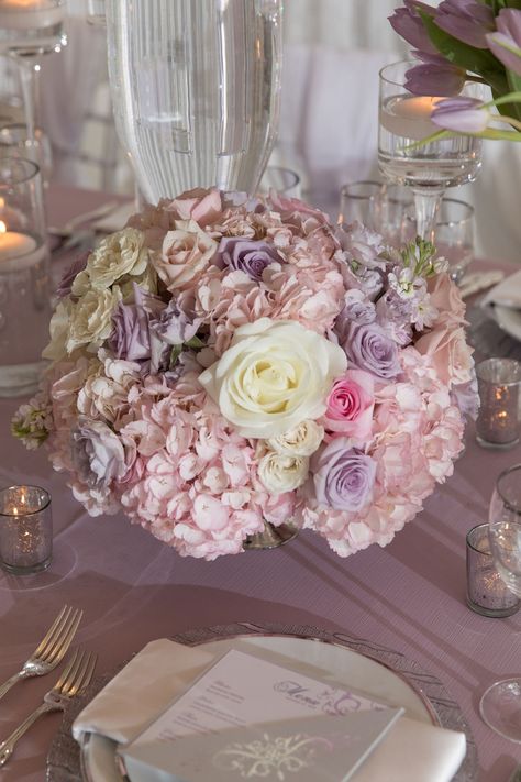 Purple Hydrangea Wedding, Purple Flower Centerpieces, Pink Flower Centerpieces, Elegant Tablescapes, Silver Color Palette, Purple Wedding Centerpieces, Purple And Silver Wedding, Silver Wedding Decorations, Pink Centerpieces