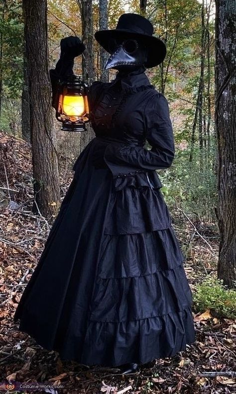 Witch Core Outfits, Scary Clothes, Creepy Fashion, 1800s Clothing, Most Creative Halloween Costumes, Dc Comics Girls, Best Friend Halloween Costumes, Gothic Witch, Group Costumes