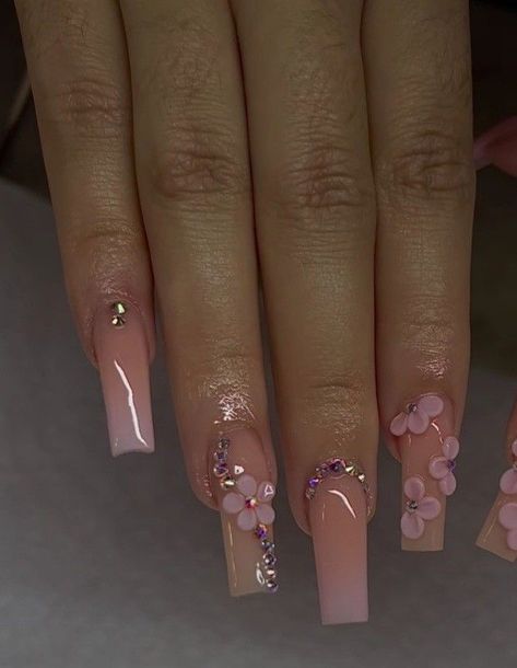 Simple Gel X Nails Coffin, Birthday Nails September, Grad Party Nails, Nina Fresa Nails, Flower Nail Designs Coffin, Arycrilc Nails, Nails Inspo Trendy 2023, Acrylic Nails Quince, Nail Designs Medium Length