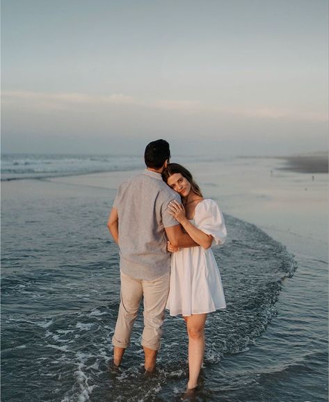 Beach Pose Pre Wedding, Beach Fotos Ideas Couple, Long Beach Engagement Photos, Photoshoot On Beach Couple, Poses For Couple On Beach, Cool Couple Beach Photos, Sea Beach Pre Wedding Photography, Prenup Shoot Beach, Prenup Beach Ideas