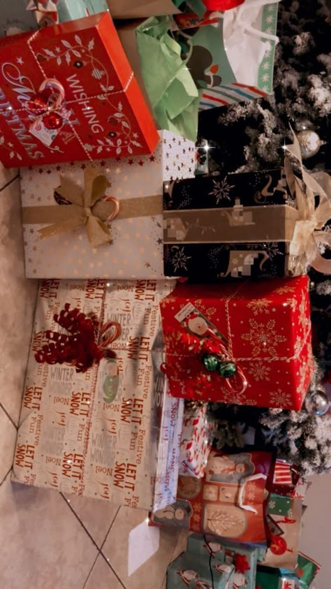 Christmas Presents Aesthetic, Christmas Present Wrapping Ideas, Presents Aesthetic, Present Wrapping Ideas, Christmas Present Wrapping, Christmas Goals, Xmas Aesthetic, Christmas Wrapping Ideas, Christmas Aesthetics