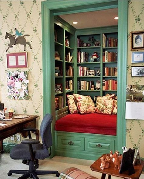 Convert the closet in a spare room into a reading nook! Almost as awesome as a study with floor to ceiling bookshelves. Traditional Family Room, Diy Casa, Comfy Sofa, Spare Bedroom, Book Nook, Cozy Nook, Home Library, Wet Bar, Book Nooks