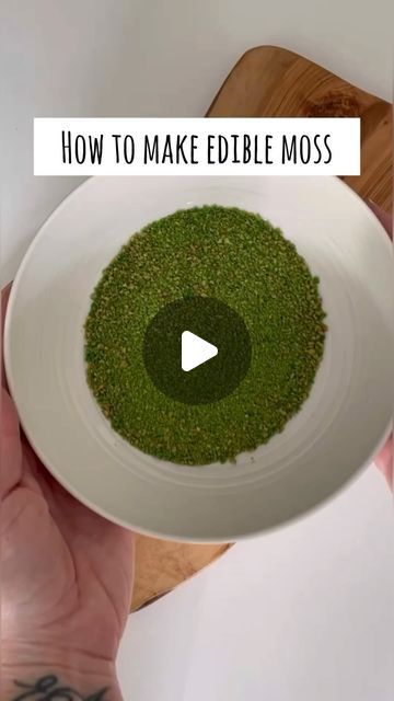 Annamaria Valentino || Mary on Instagram: "Here I show you how to make EDIBLE MOSS !  SAVE this video and refer back to it for future reference. Leave a comment if you found this tutorial useful and how you plan to use this moss on your cookies or other sugar work!  What you will need:  🟢Graham crackers  🟢Gel food colouring: I used Neon Brite Green and Leaf Green by Chefmaster  🟢Vodka Alcohol to dilute the gel food colouring (I am using Spirytus). Don’t worry- you won’t taste the alcohol. It evaporates and becomes tasteless once fully dry! 🟢Ziploc Bags 🟢Rolling Pin  Squeeze a few drops of each colour into a bowl and mix in some alcohol to dilute.  Place  the graham crackers inside a ziploc bag, close the bag and crush the crackers with a rolling pin.  Pour the colour mixture into the Diy Edible Moss For Cake, Edible Moss, Colour Mixture, Easter Sugar Cookies Decorated, Gram Crackers, Edible Grass, Vodka Alcohol, Easter Sugar Cookies, Ziploc Bag