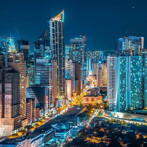 Manila, Filipinas 🇵🇭 Makati Aesthetic, Manila Buildings, Philippines Building, City In Philippines, Philippines City, Philippines Aesthetic, Makati Philippines, Manila City, Philippines Cities