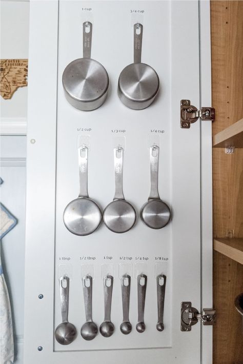 Learn how to organize your measuring cups so you never lose them again! Using Command hooks, you can turn wasted space inside a cabinet door into practical storage. Measuring Cups Organization, Measuring Cup Organization, Kitchen Organisation Hacks, Organizing Storage, Stairs Makeover, Kitchen Refresh, Inside Cabinets, Kitchen Hacks Organization, Diy Stairs