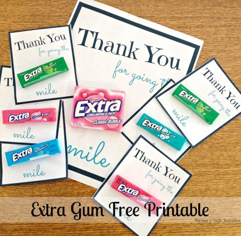 This free Extra printable makes it easy to leave a small gift for your postal service workers, school support staff, volunteer firefighters, etc.  #Shop #ExtraGumMoments Christmas Gift For Daycare Teacher, Cna Appreciation, Friends Leaving, Volunteer Appreciation Gifts, Extra Gum, Daycare Teacher Gifts, Small Gifts For Friends, Volunteer Gifts, Inexpensive Crafts