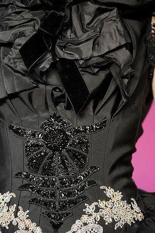 Christian Lacroix Fall 2008 Couture Collection - Vogue Embroidery Dress Wedding, Lacroix Couture, Classy Goth, Embroidery Dress Boho, Elie Saab Wedding Dress, Christian Lacroix Haute Couture, 2008 Couture, Fashion Haute Couture, Haute Couture Details