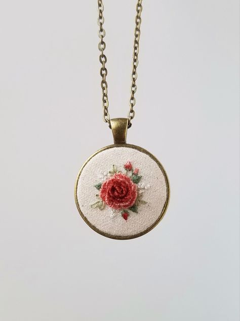 Small Rose Embroidery, Embroidery Pendant, Embroidery Rose, Small Embroidery, Embroidered Rose, String Theory, Green Cushions, Hand Embroidery Flowers, Thread Art