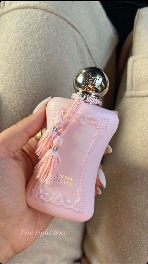 Cool Perfume, Koleksi Parfum, Hand Gestures, Fragrances Perfume Woman, Pink Perfume, Perfume Collection Fragrance, Body Smells, Powerful Art, Perfume Scents