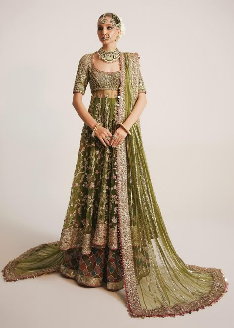 Mehndi Dress in Traditional Pishwas Frock Sharara Style Frock Sharara, Mehndi Look, Sharara Style, Silk Sharara, Bridal Sharara, Hussain Rehar, Mehndi Outfit, Women Fashion Design, Mehndi Dress