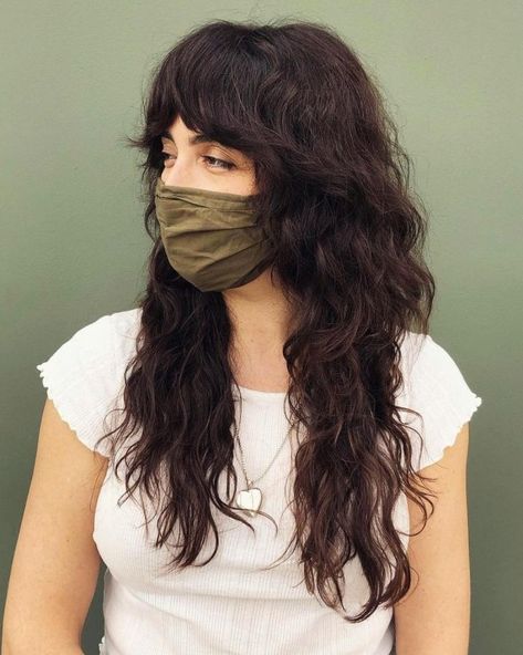 Modern Wavy Gypsy Shag with Bangs Wolf Cut Long Hair Wavy, Long Wavy Wolf Cut, Long Wolf Cut Hair Curly, Wavy Hair Care Products, Modern Long Shag Haircut, Shag Haircut Ideas, Shaggy Haircut, Mask For Damaged Hair, Long Shag Hairstyles