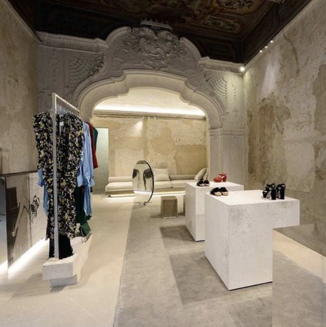 Baroque retail experience. #Baroque #retail #experience #platerwork #interior #minimalism #interiordesign #monochrome #masseria #lamia #lighting #puglia #lifestyle #architecture #style #shopping Esthetic Marketing, Clothing Boutique Interior Design, Clothing Boutique Interior, French Boutique, Store Design Boutique, Showroom Interior Design, Boutique Interior Design, Retail Experience, Boutique Interior