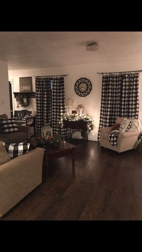 Living Room Decor Buffalo Plaid, Black Buffalo Plaid Living Room, Check Furniture, Plaid Couch Living Room Country Style, Black Plaid Kitchen Decor, Buffalo Plaid Area Rug Living Room, Western Houses, Tall Ceiling Living Room, Farmhouse Style Living Room Decor