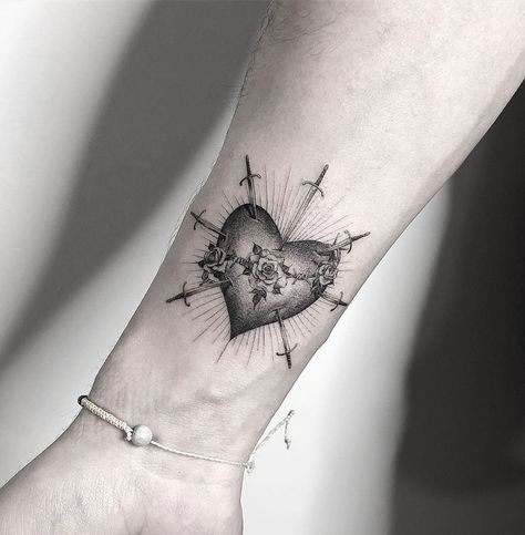 Sacred heart by Kane Navasard, an artist based in Los Angeles. Tatoo Pic, Sacred Heart Tattoo, Catholic Tattoos, Sacred Tattoo, Sacred Heart Tattoos, Mary Tattoo, Herz Tattoo, Sacred Hearts, Spartan Warrior