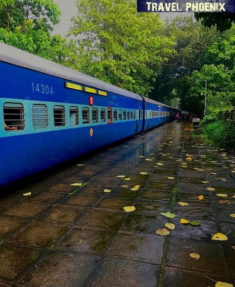 Pattabiram Railway Station kerala... Train Images Indian, Indian Railways Photography, Indian Train Aesthetic, Indian Town, Indian Nature, Indian Railway Train, Train Images, Train Aesthetic, Train Scene