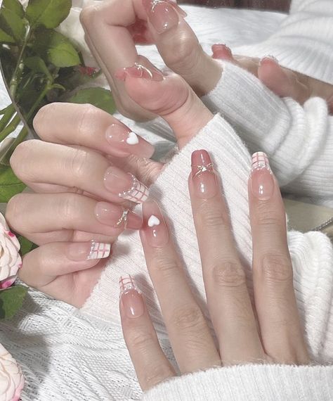 Chinese Nails Pink, Douyin Nails Erika Titus, Doyen Nails, Xiaohongshu Nails Short, Chinese Nail Art Douyin, Blush Short Nails, Short Chinese Nails, Douyin Short Nails, Chinese Nails Short