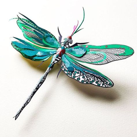 Specimens on Instagram: "Émeraude ✨ . . #specimens #artcontemporain #emeraude #contemporaryart #dragonflyart #insectart #libellule #dragonfly #entomologyart #insectart #uniqueart #insectlovers #insecte #papercraft #libelula #papersculpture #galleryart #michaelcailloux #julieyulle #アート #paperart #artpaper #drawingart #ミカエルカイユ" Dragonfly Sculpture, Insect Garden, Entomology Art, Dragon Flies, Dragonfly Art, Kite Flying, Insect Art, Paper Sculpture, Dragonflies