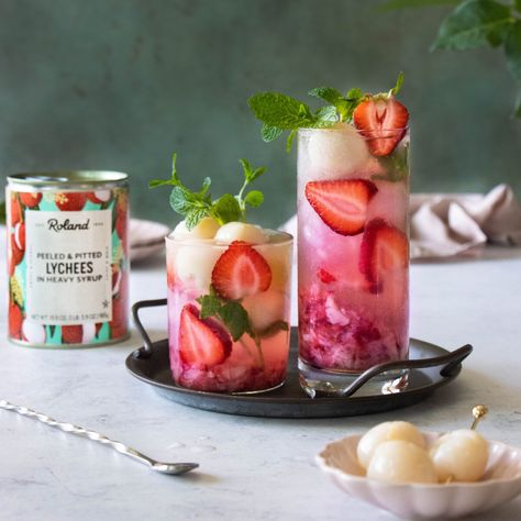 Strawberry Lychee Mojito | Recipes | Roland Foods Summer Drink Recipes Nonalcoholic, Lychee Mojito, Lychee Cocktail, Mojito Recipes, Raspberry Punch, Bbq Drinks, Fall Drink Recipes, Ripe Papaya, Strawberry Cocktails