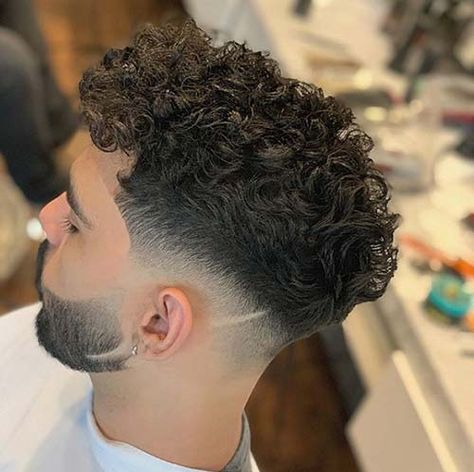 You don’t need to use a lot of styling products with these haircuts. Mousse is ideal for fine hair, it keeps it in place without weight it down. Gel and styling creams will keep thick curls under control.Only have to make a choice of the type of style to go for and you will look just fine. Curly undercuts do very well on men with curly, wavy hair. To get a nice curly undercut, you will need slightly long hair. Undercut Curly Hair, Fade Haircut Curly Hair, Best Fade Haircuts, Male Haircuts Curly, Puffy Hair, Curly Hair Fade, Curly Undercut, Crop Haircut, Men Haircut Curly Hair