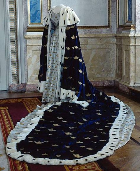 Coronation robe Court Attire, Coronation Gown, Coronation Robes, Princesa Sophia, Coronation Dress, Royal Clothes, Royal Crowns, Court Dresses, Royal Dresses