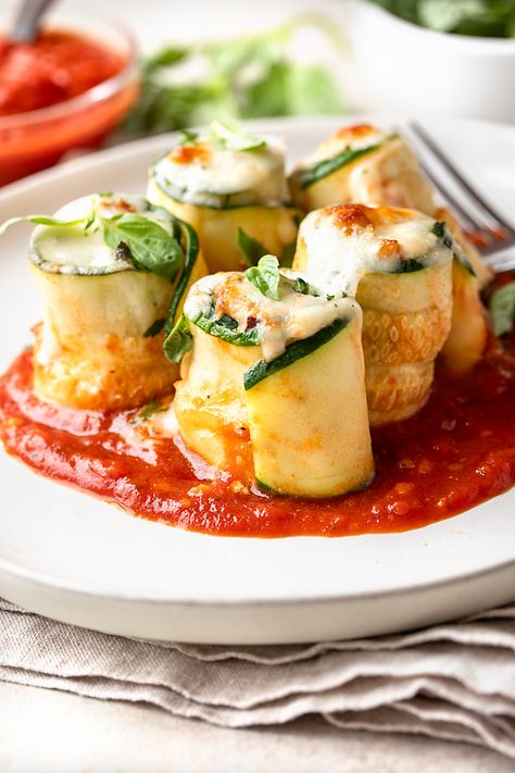 Zucchini Rolls, Stuffed Baked Potatoes, Ratatouille Recipe, Roll Ups Recipes, Zucchini Fritters, Cozy Meals, Roll Ups, Spinach Stuffed Mushrooms, Sliced Mushrooms