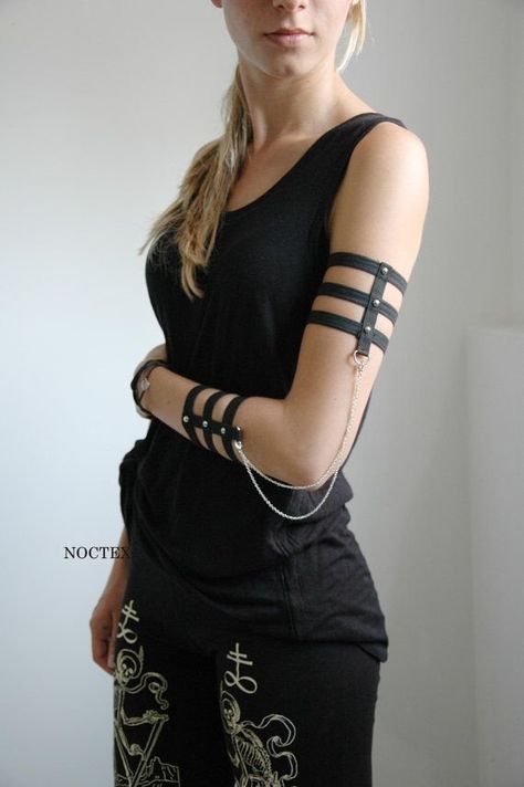 Skeleton Arm, Harness Fashion, Arm Cuffs, Arm Jewelry, Kleidung Diy, Body Harness, Leather Harness, Dark Fashion, Leather Jewelry