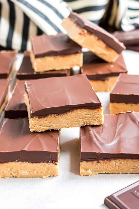 No Bake Buckeye Bars – A Dreamy, Peanut Butter and Chocolate Treat That’s Perfect for Anytime - NewsBreak No Bake Chocolate Peanut Butter Pretzel Bars 12 Tomatoes, Chocolate Peanut Butter Pretzel Bars, Easy Fruit Cocktails, Moose Farts, Buckeye Bars Recipe, Cranberry Meringue Pie, Fried Cheese Bites, Buckeye Bars, Peanut Butter Pretzel Bars