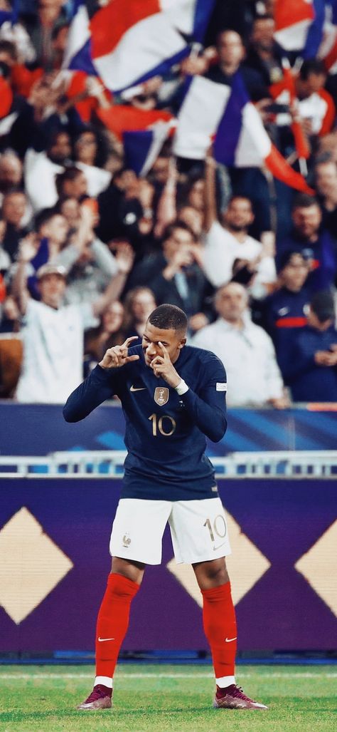 Kylian Mbappe World Cup, Mbappe World Cup, Mbappe Real Madrid, Football Players Photos, Football Players Images, Real Madrid Wallpapers, Manchester City Football Club, Madrid Wallpaper, Football Images