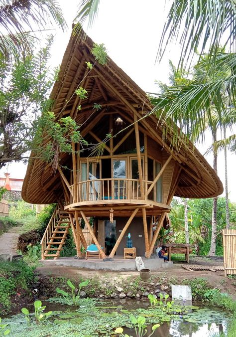 Bamboo Interior Design, Bamboo House Bali, Bamboo Villa, Bamboo Interior, Beach Building, Bali Architecture, Bamboo Roof, Casa Hobbit, Bamboo Building