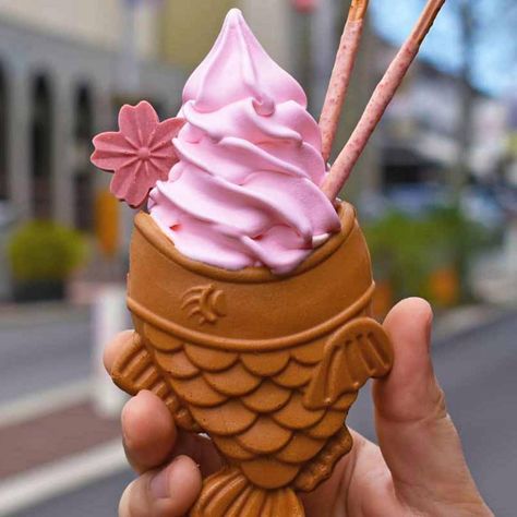 Cute Ice Cream, Taiyaki Ice Cream, Japanese Parfait Aesthetic, Japan Ice Cream Shop, Japanese Soft Serve Ice Cream, Japan Dessert Aesthetic, Taiyaki Ice Cream Aesthetic, Kawaii Dessert Japanese Sweets, Fancy Ice