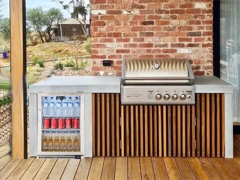 Apaneca, Outside Grill, Outdoor Bbq Area, Outdoor Kitchen Decor, Outdoor Bbq Kitchen, Courtyard Design, Built In Bbq, Bbq Kitchen, Backyard Remodel