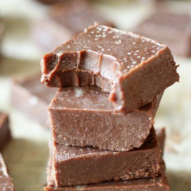 Tahini Fudge, Vegan Fudge Recipes, Freezer Fudge, Mocha Fudge, Chocolate Tahini, Vegan Fudge, Tahini Recipe, Caramel Mocha, Paleo Sweets