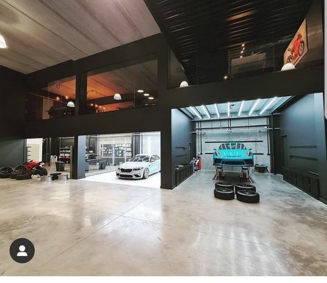 Car Warehouse Design, Car Workshop Ideas, Car Garage Design Interior, Dream Garage Workshop, Car Shop Garage, Car Shop Ideas, Hidden Garage, Car Garage Ideas, Car Warehouse