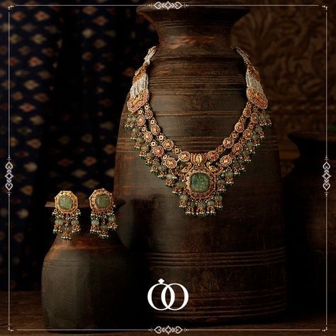 Bridal Jewellery Inspiration, Jewellery Photography Inspiration, Bridal Necklace Designs, Indian Bridal Jewelry Sets, Art Jewelry Design, Antique Jewellery Designs, Expensive Jewelry Luxury, Antique Jewelry Indian, Wedding Jewellery Collection