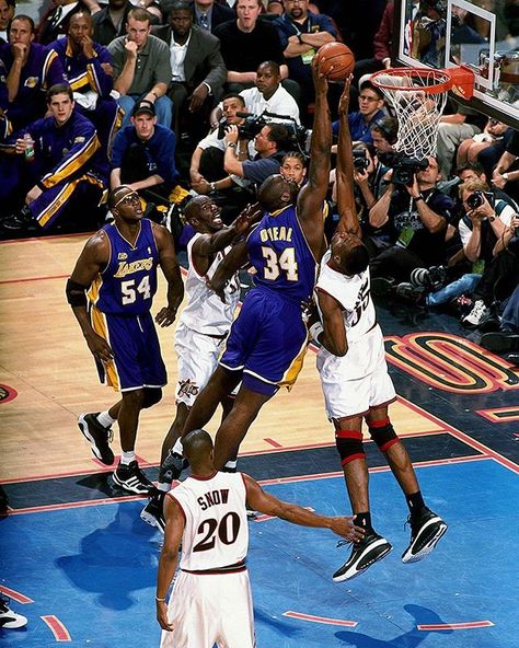 On this date in 2001, @shaq and the @Lakers beat the 76ers in Game 5 of the Finals to complete the most dominant playoff run (15-1, .937 winning percentage) in @NBA history. Shaq Dunk, Latrell Sprewell, Lakers Win, Dikembe Mutombo, Jason Kidd, Basketball Is Life, Usa Basketball, Basketball Legends, Shaquille O'neal