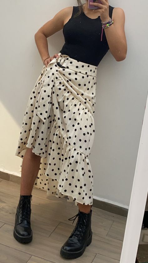 Polka Dot Skirt Outfit Winter, Polka Dot Skirt Outfit, Dot Skirt Outfit, Black Polka Dot Skirt, Dots Outfit, Polka Dot Midi Skirt, Dress Ootd, Ball Skirt, Midi Skirt Outfit