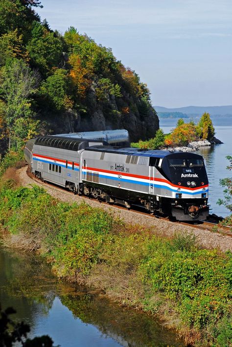 Train Travel Usa, Amtrak Train Travel, New York Autumn, Amtrak Travel, Train Vacations, New York Weather, Train Trips, Train Trip, Scenic Train Rides