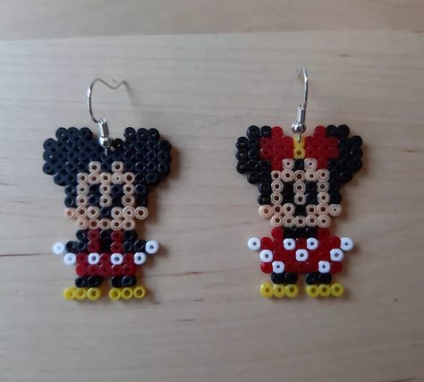 Beads Craft Kids, Mini Perler Beads, Hama Beads Disney, Mini Hama Beads, Hama Mini, Hamma Beads Ideas, Easy Perler Bead Patterns, Disney Earrings, Melty Bead Patterns