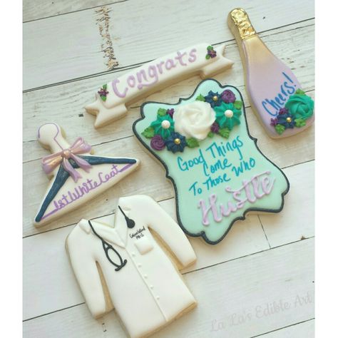 White Coat Ceremony Celebration Cookies @laurariopelle White Coat Ceremony Cookies, White Coat Cookies, White Coat Ceremony Cake, White Coat Ceremony Party, White Coat Ceremony Outfit, Celebration Cookies, White Coat Ceremony, Graduation Ideas, White Coat