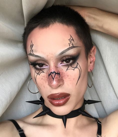 Goth Makeup Looks, Makeup Drawing, Alt Makeup, Graphic Makeup, Swag Makeup, Smink Inspiration, Alternative Makeup, Cool Makeup Looks, Edgy Makeup